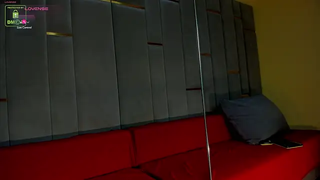 Snapshot of Whitney_Svonn chatting on 02-13-25, 04:39 Whitney Svonn online show from 02-13-25, 04:39