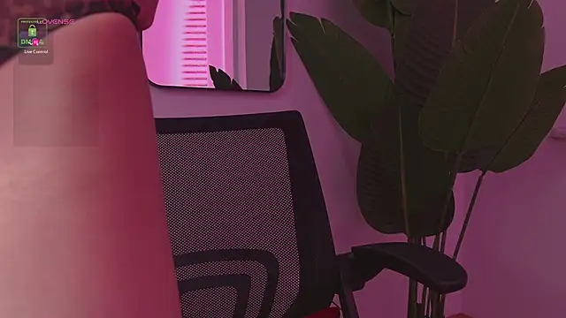 Snapshot of Whitney_Svonn chatting on 02-27-25, 08:56 Whitney Svonn online show from 02-27-25, 08:56