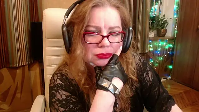 Miss Tress online show from 11-19-25, 10:32