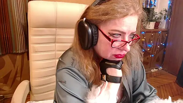 Snapshot of Miss_Tress chatting on 07-16-26, 08:50 Miss Tress online show from 07-16-26, 08:50
