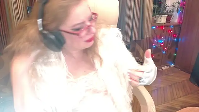 Snapshot of Miss_Tress chatting on 07-12-26, 09:04 Miss Tress online show from 07-12-26, 09:04