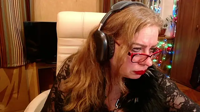 Snapshot of Miss_Tress chatting on 06-14-26, 10:11 Miss Tress online show from 06-14-26, 10:11