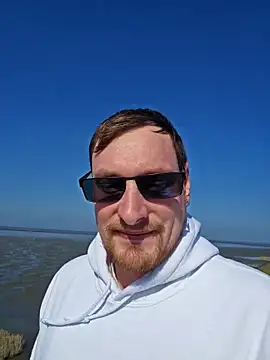 Snapshot of Relsxboy chatting on 03-21-25, 12:06 Relsxboy online show from 03-21-25, 12:06