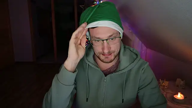 Snapshot of Relsxboy chatting on 12-12-24, 10:31 Relsxboy online show from 12-12-24, 10:31