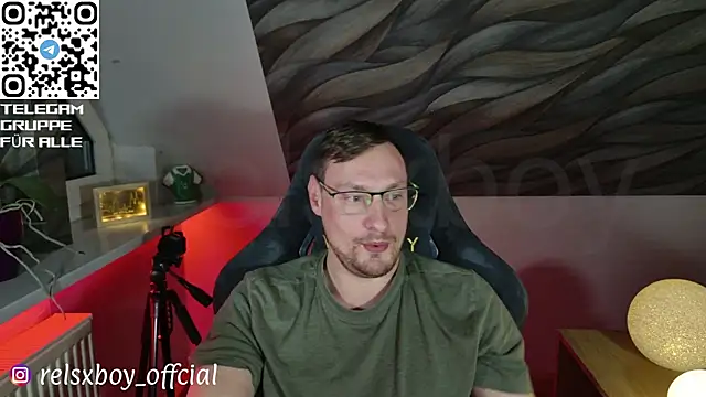Snapshot of Relsxboy chatting on 09-27-25, 10:49 Relsxboy online show from 09-27-25, 10:49