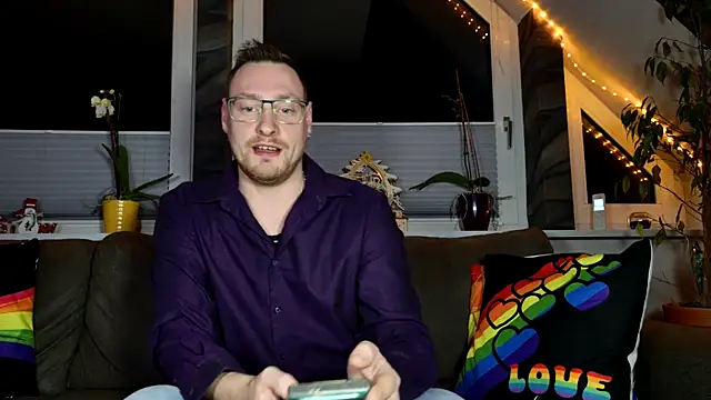 Snapshot of Relsxboy chatting on 12-24-24, 04:08 Relsxboy online show from 12-24-24, 04:08