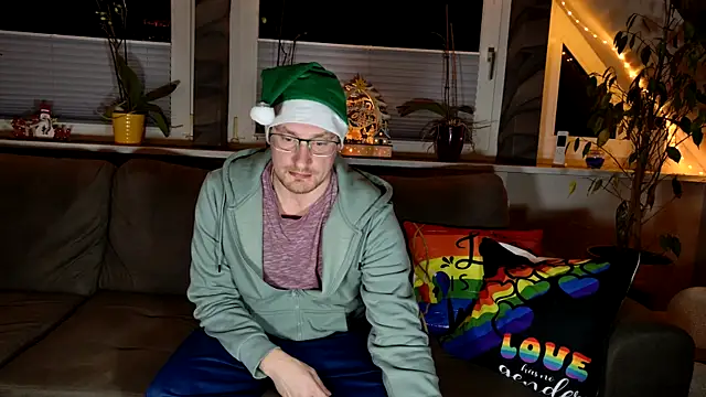 Snapshot of Relsxboy chatting on 12-13-24, 10:02 Relsxboy online show from 12-13-24, 10:02