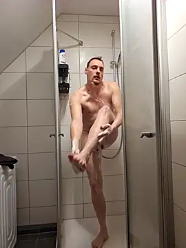 Snapshot of Relsxboy chatting on 12-27-24, 08:07 Relsxboy online show from 12-27-24, 08:07