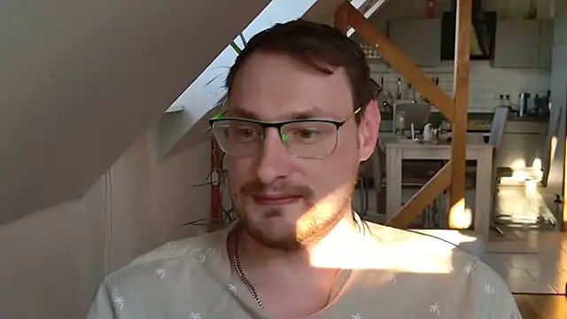 Snapshot of Relsxboy chatting on 03-18-25, 04:28 Relsxboy online show from 03-18-25, 04:28