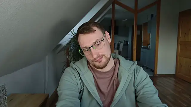 Snapshot of Relsxboy chatting on 02-26-25, 05:00 Relsxboy online show from 02-26-25, 05:00