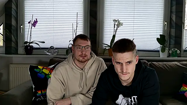 Snapshot of Relsxboy chatting on 02-15-25, 11:06 Relsxboy online show from 02-15-25, 11:06