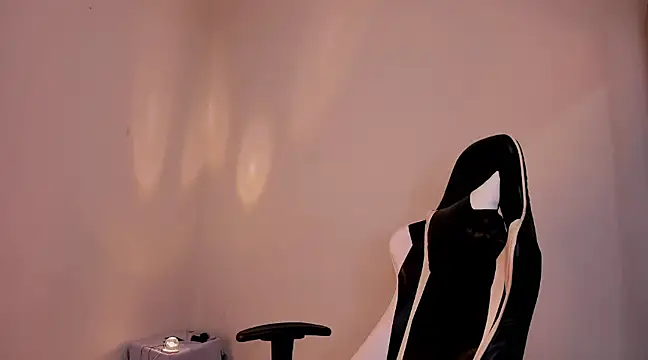 Snapshot of valent_27 chatting on 02-08-25, 06:33 valent 27 online show from 02-08-25, 06:33