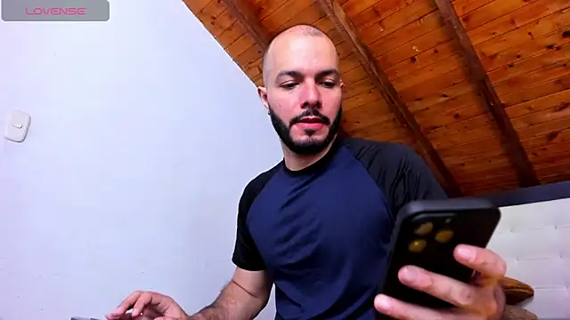 Tom Bailey online show from 04-14-26, 01:05