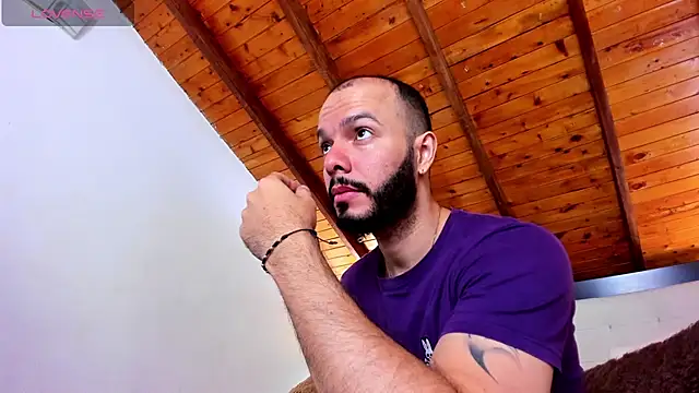 Tom Bailey online show from 10-26-25, 01:22