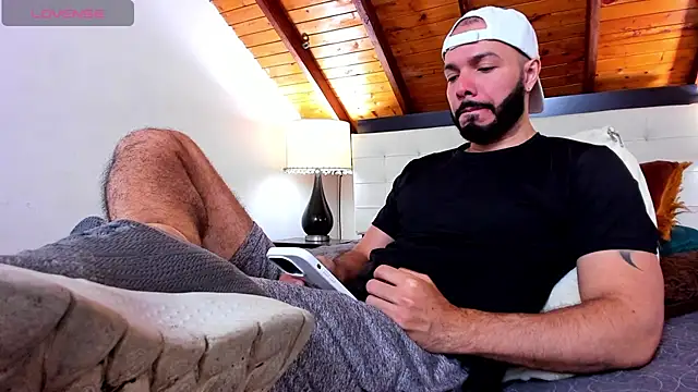 Tom Bailey online show from 11-10-25, 01:05