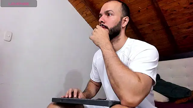 Tom Bailey online show from 02-10-26, 12:37