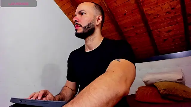 Tom Bailey online show from 02-12-26, 12:38