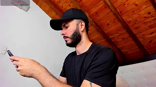 Tom Bailey online show from 04-13-26, 03:27