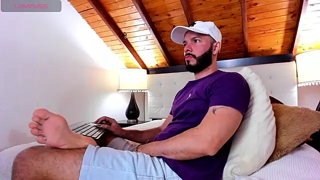 Tom Bailey online show from 11-18-25, 02:42