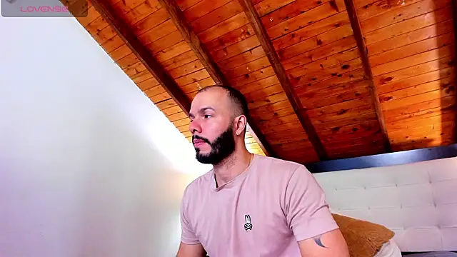 Tom Bailey online show from 11-11-25, 12:55