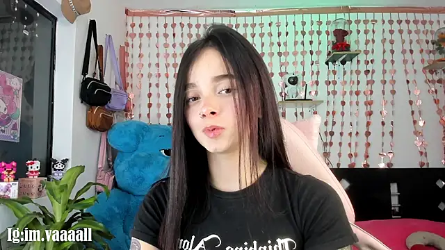Snapshot of lucyy_tay chatting on 09-24-25, 11:21 lucyy tay online show from 09-24-25, 11:21