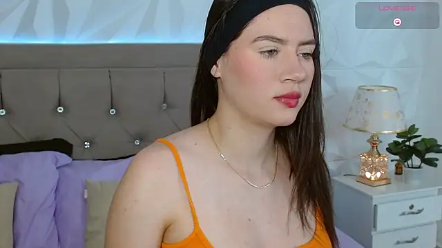 Gwen drew online show from 11-05-25, 01:58