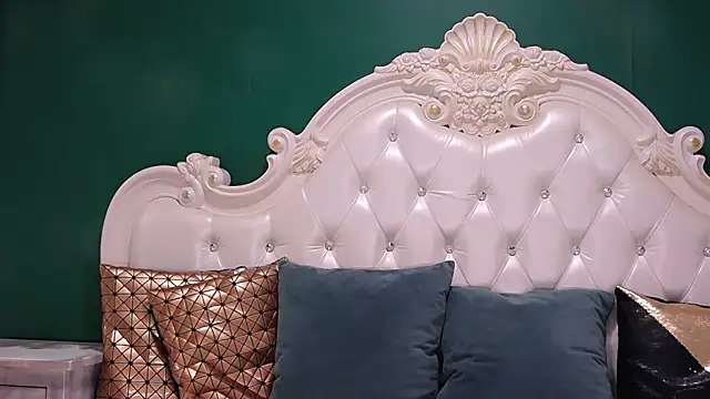 ArielBurn online show from 10-27-25, 09:16