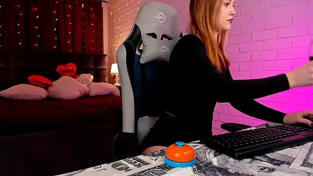 LolaLemona online show from 03-02-25, 09:32