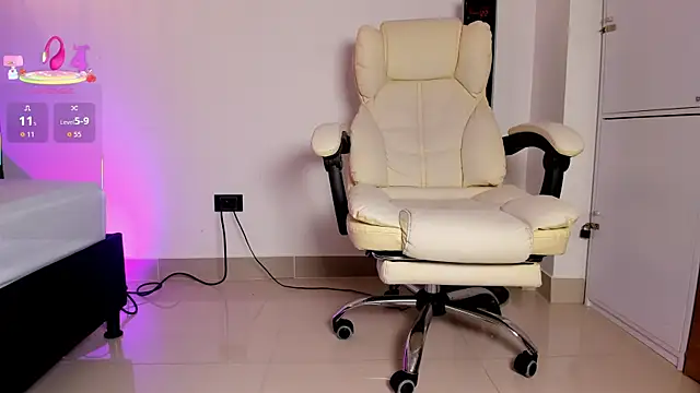 AllisonRoberts  online show from 10-06-25, 07:47