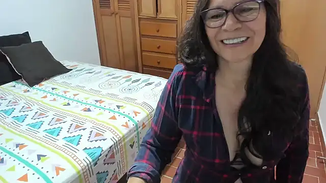 Snapshot of Carlaa-69 chatting on 10-09-25, 10:16 Carlaa-69 online show from 10-09-25, 10:16