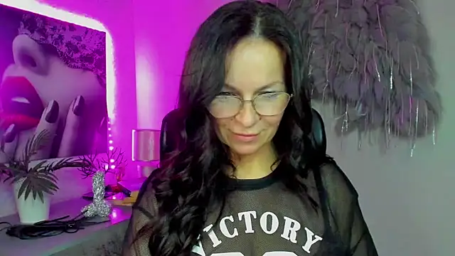 HelenLuxx online show from 12-22-25, 02:28