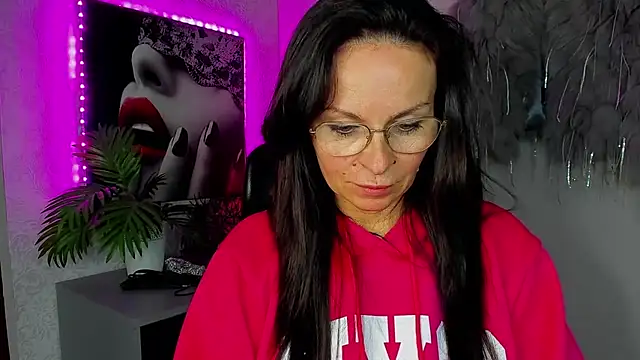 HelenLuxx online show from 04-22-26, 05:31