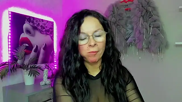 HelenLuxx online show from 12-04-25, 07:24