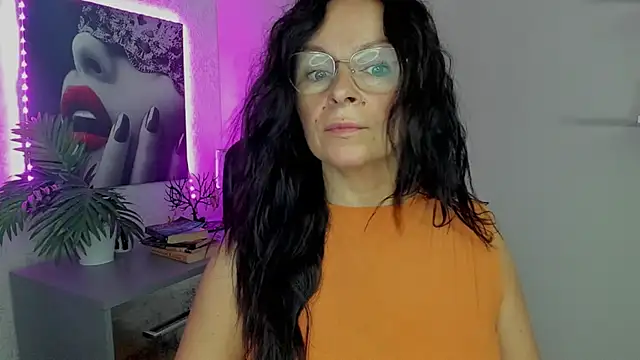 HelenLuxx online show from 09-25-25, 05:35