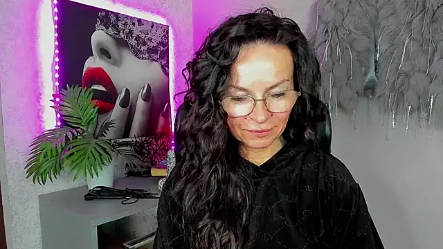 HelenLuxx online show from 04-23-26, 03:13