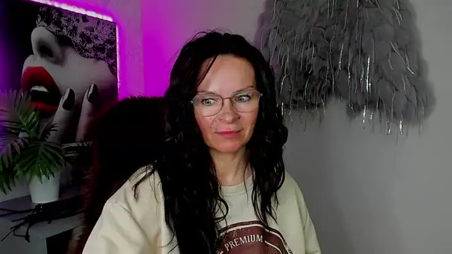 HelenLuxx online show from 03-31-26, 04:20