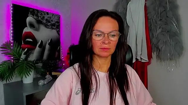 HelenLuxx online show from 06-17-26, 03:22