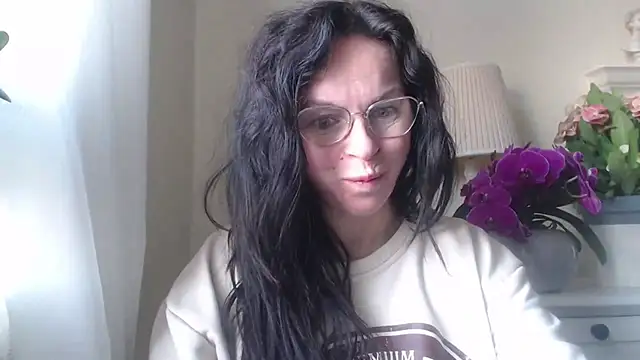 HelenLuxx online show from 10-29-25, 07:07