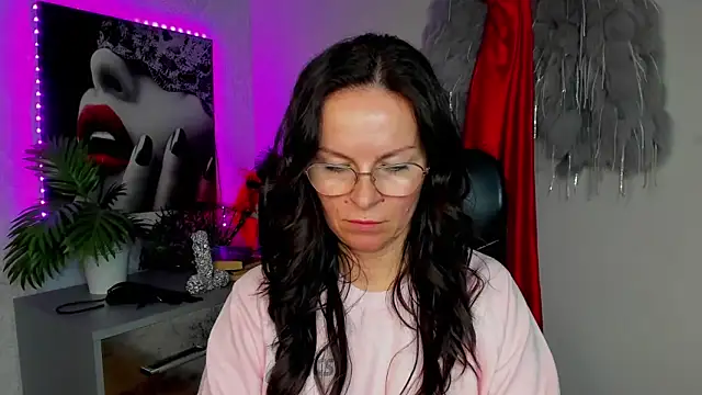 HelenLuxx online show from 03-19-26, 03:45