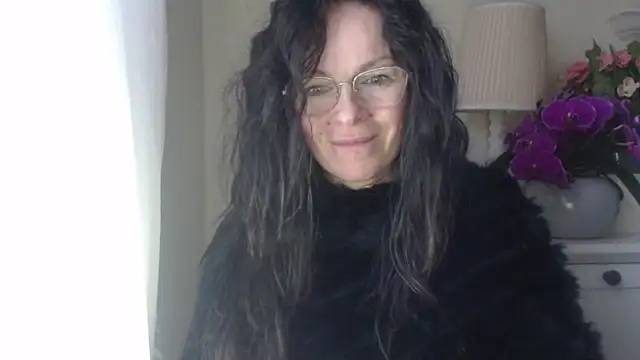 HelenLuxx online show from 10-24-25, 06:12