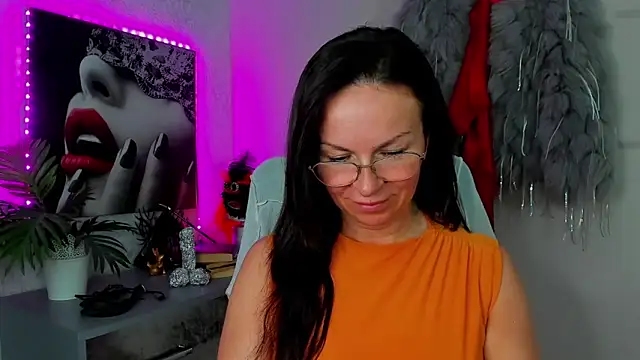 HelenLuxx online show from 05-11-26, 01:56