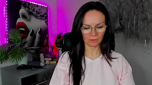 HelenLuxx online show from 04-21-26, 04:13