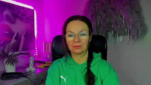 HelenLuxx online show from 01-06-26, 07:01