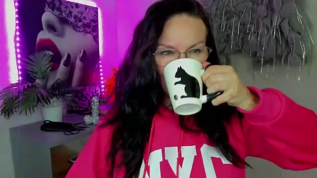 Snapshot of HelenLuxx chatting on 02-24-26, 03:24 HelenLuxx online show from 02-24-26, 03:24