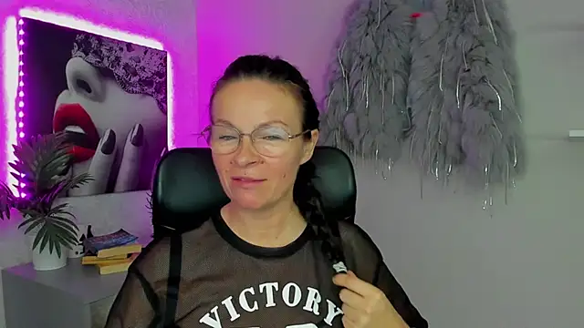 HelenLuxx online show from 10-17-25, 06:39