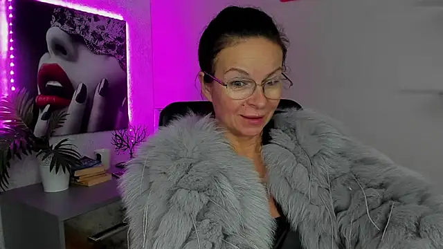 HelenLuxx online show from 10-02-25, 05:55