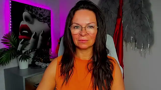 HelenLuxx online show from 05-30-26, 05:25
