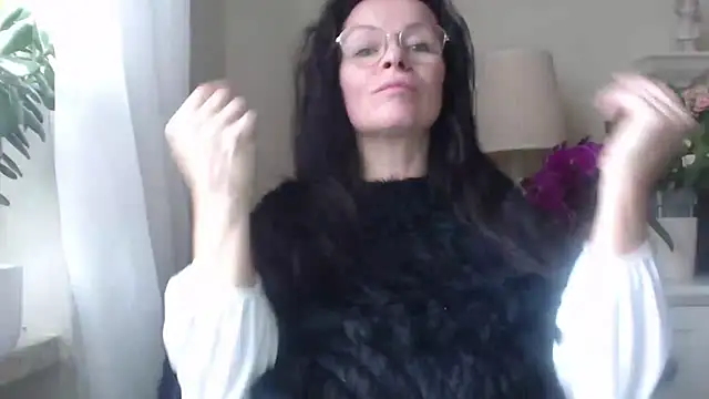 HelenLuxx online show from 10-27-25, 07:20