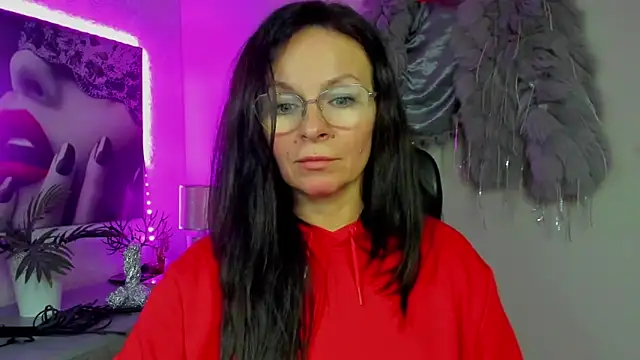 HelenLuxx online show from 12-18-25, 05:28