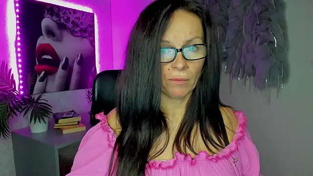 HelenLuxx online show from 10-13-25, 06:15